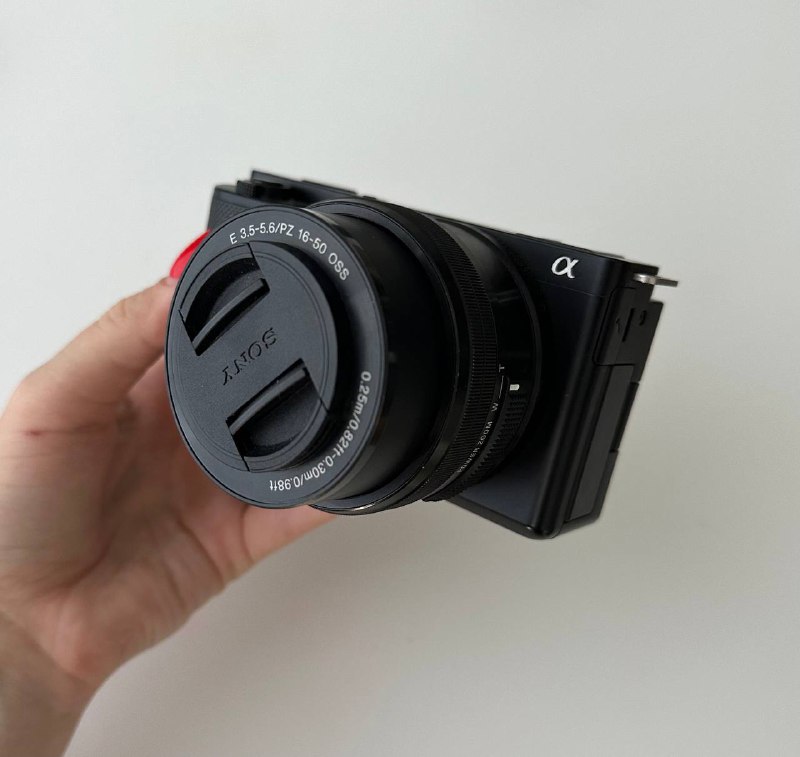 Камера Sony ZV-E10, объектив Sony 1.8/50mm 2