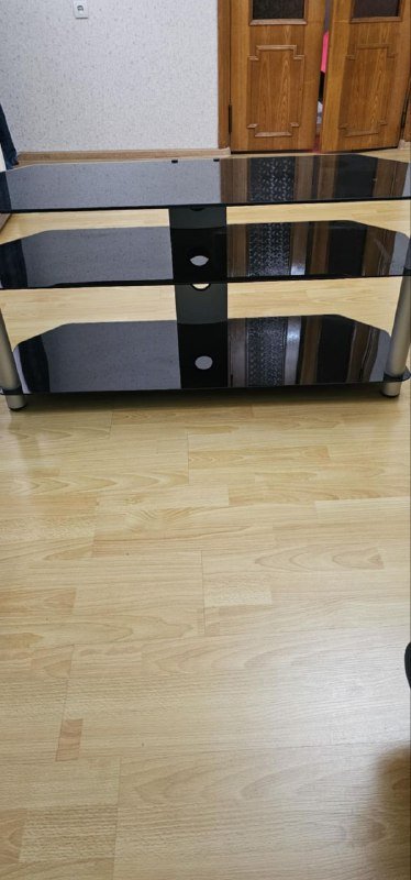 Стеклянная тумба под телевизор