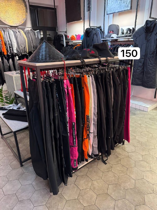 Компьютерные кресла, стол, стелажи, пуфики, тумбу, монстеру 2