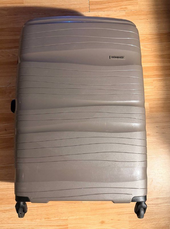 Чемодан большой крепкий