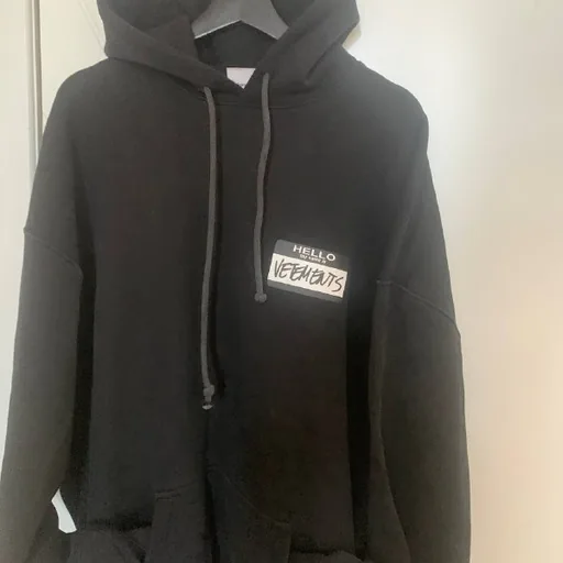 Джинсы Boggi, худи Balenciaga Vetements