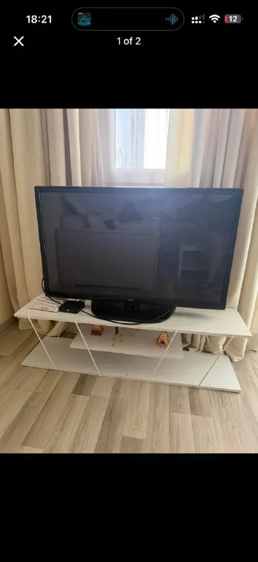 Телевизор с подставкой 1