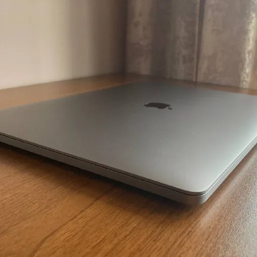 MacBook Pro 2019 i7 16GB 512GB SSD