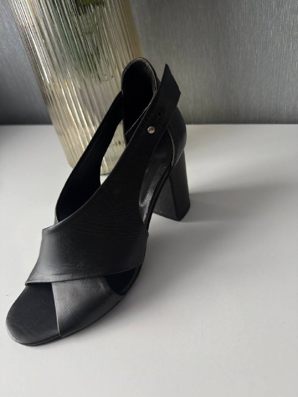 Куртка черная H&M, Куртка черная женская Nike, Босоножки черные грузинский бренд 4