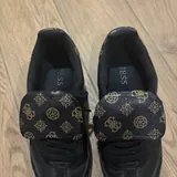 Женские кроссовки Guess, размер 39 1
