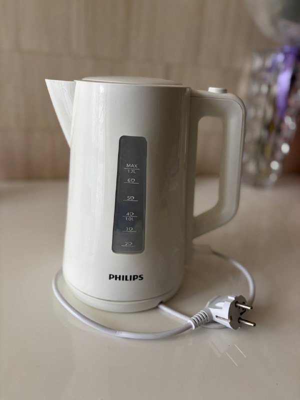 Кастрюля с крышкой, форма для выпечки, заварочный чайник, электрочайник, бокалы для вина, силиконовый коврик 4