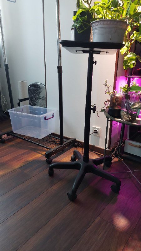 Регулируемый столик тележка для мастера