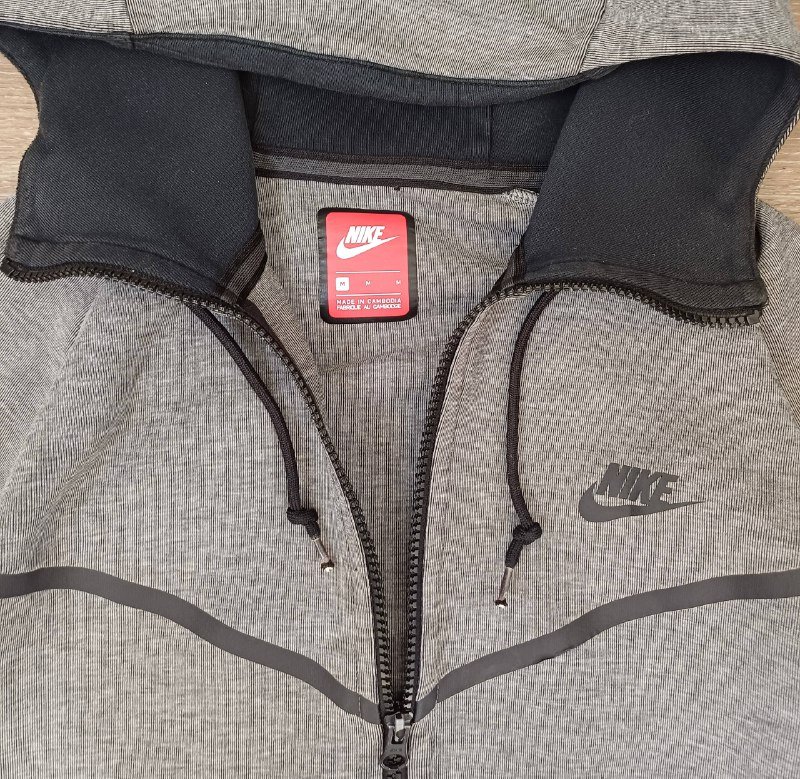 Nike Tech Fleece Size M 4
