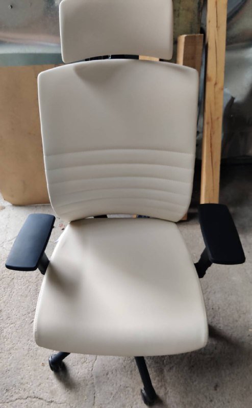 Кресло офисное MOROCO бежевое на колесиках