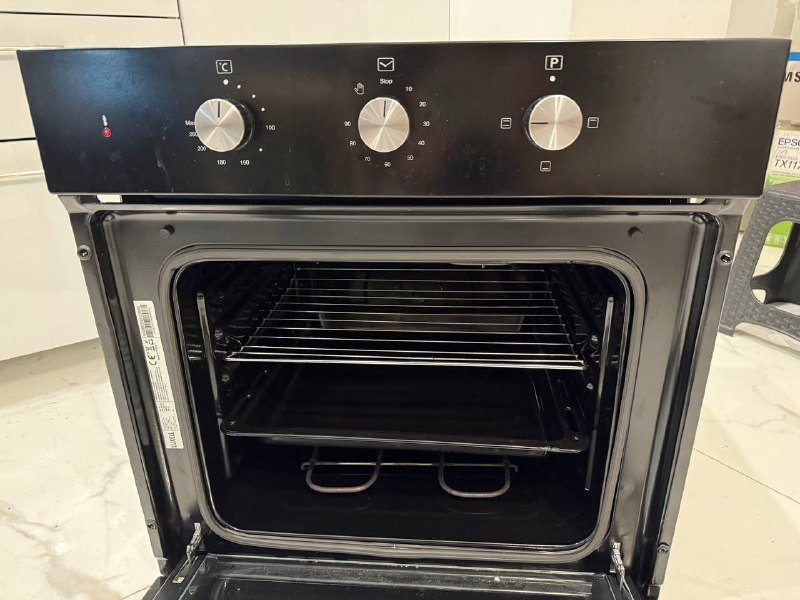 Духовой шкаф LUXELL с решеткой и противнем