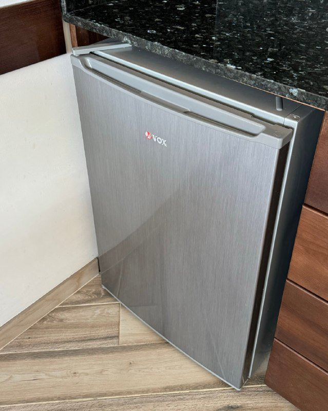 Кухня, холодильник, газовая печь, вытяжка, раковина 4