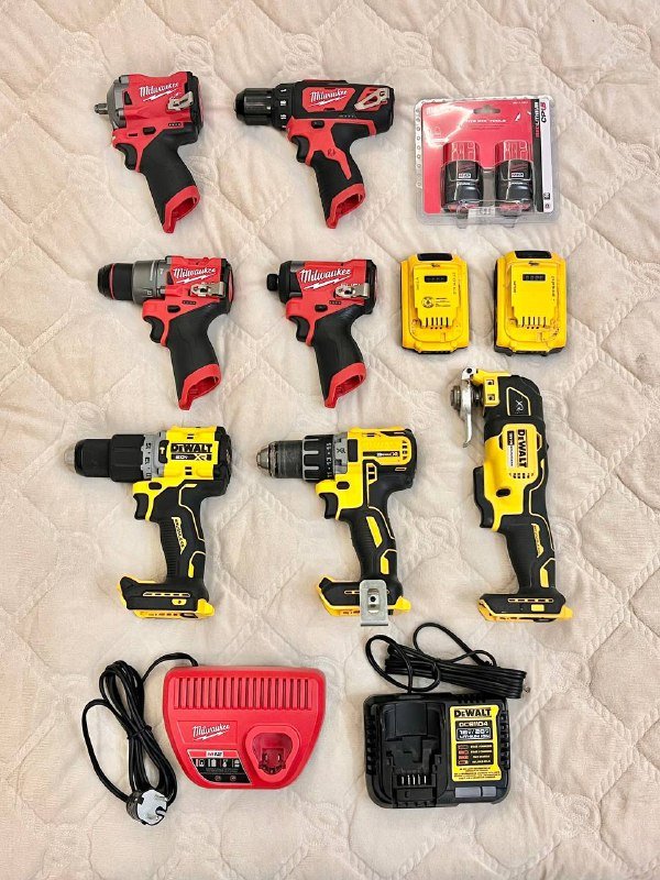 Шуруповерт Dewalt DCD805, Dewalt DCD791, Dewalt DCS355, Milwaukee M12 2407-20, Milwaukee M12 FUEL 3453-20, Milwaukee M12 FUEL 3404-20, Milwaukee M12 FUEL 2554-20, аккумуляторы Dewalt и Milwaukee, зарядное устройство Milwaukee, сумки Milwaukee