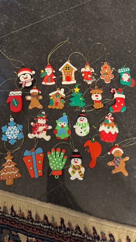 Новогодние игрушки шарики и резиновые игрушки 6