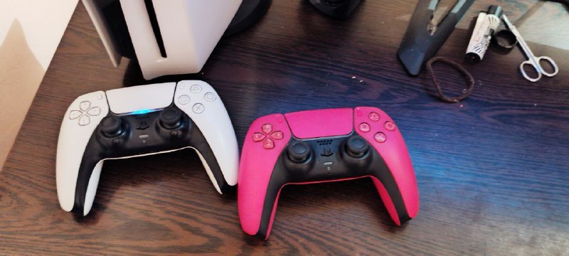 PS5 с дисководом и двумя джойстиками