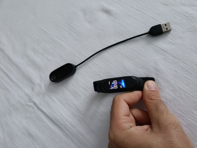 Часы Xiaomi MiBand 4, зарядное устройство 2