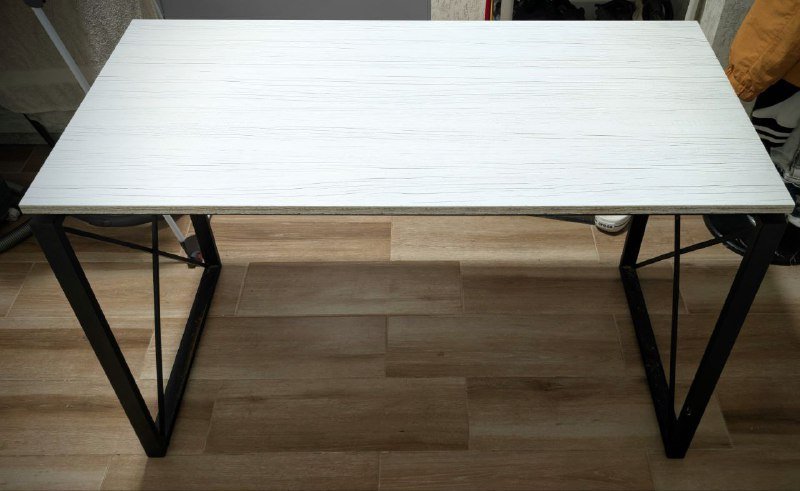 Светлосерый стол 120х60 см 2