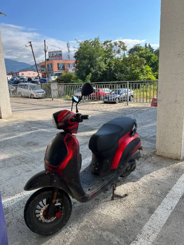 Мопед 50cc 2020 года с багажником и двумя шлемами