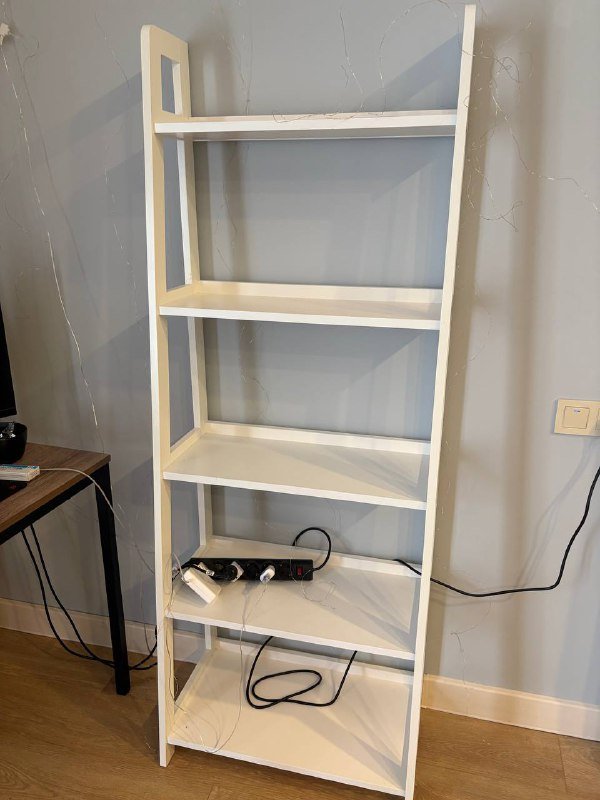 Кресло офисное, белый стеллаж 3