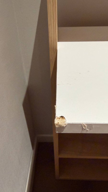 Небольшой стол с полочками для детской комнаты или рабочего уголка 2