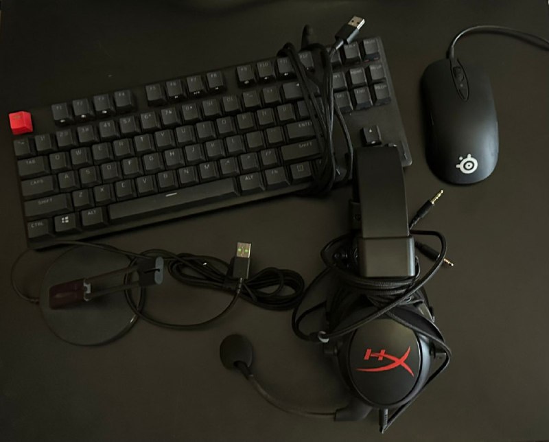 Steelseries Mousepad, Razer RGB Mouse Holder, Hyperx Mechanical RGB, Hyperx Headset Cloud