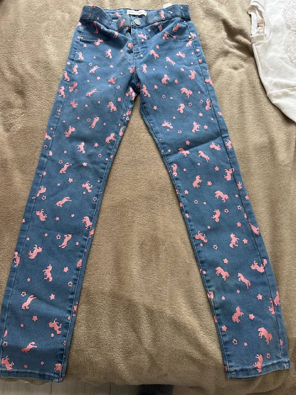 Брюки велюр, зимняя куртка, джинсы Lefties, белый свитшот, непромокаемые штаны H&M для девочки 4