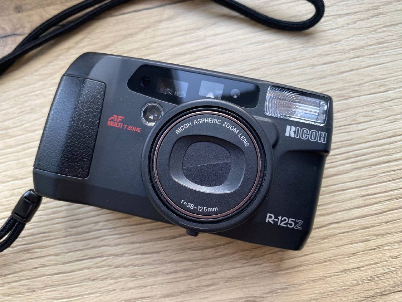 Пленочный фотоаппарат Ricoh R-125Z