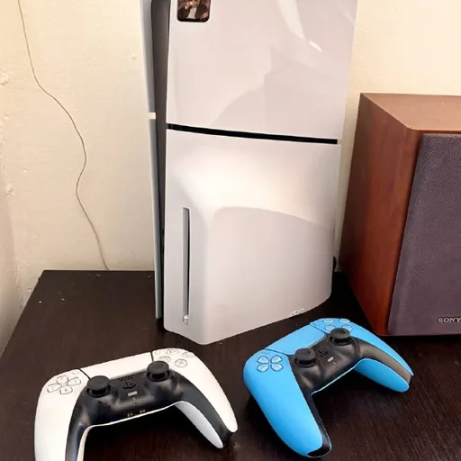 PlayStation 5 Slim с дисководом, два геймпада DualSense