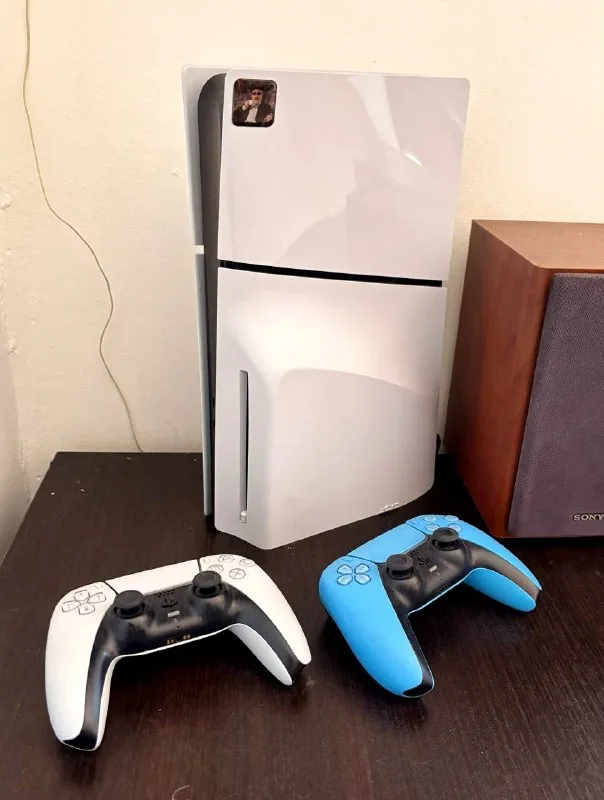 PlayStation 5 Slim с дисководом, два геймпада DualSense