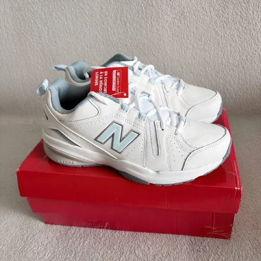Женские кроссовки New Balance 608v5