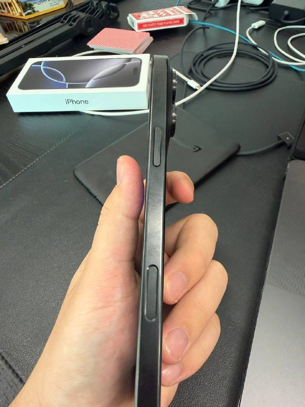 iPhone 16 Pro Max Black Titanium 256 GB 2