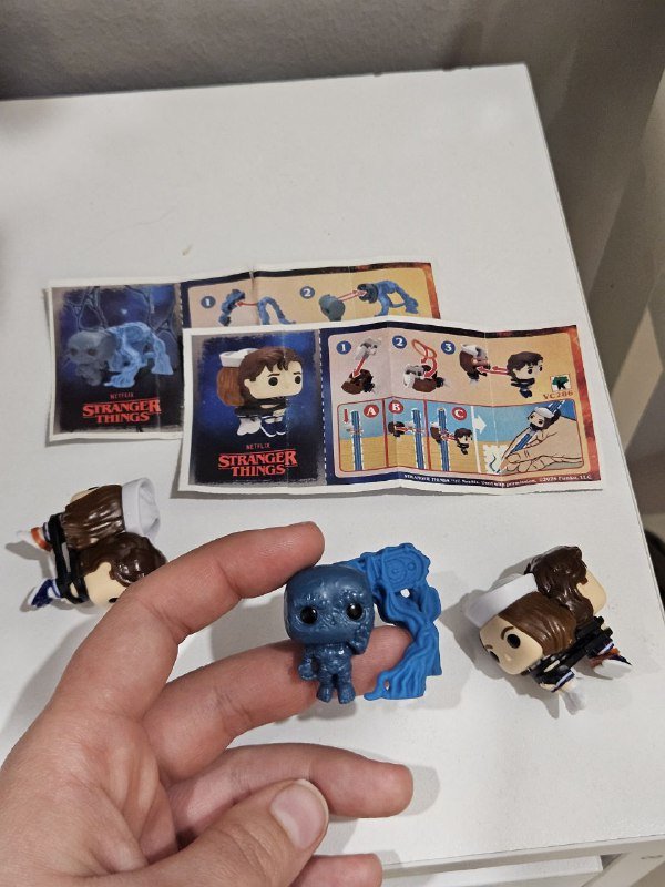 Игрушки Kinder Joy Stranger Things Векна Робин Стив