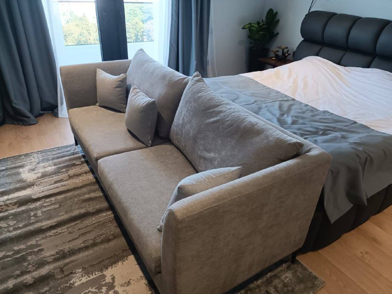 Диван с ковром