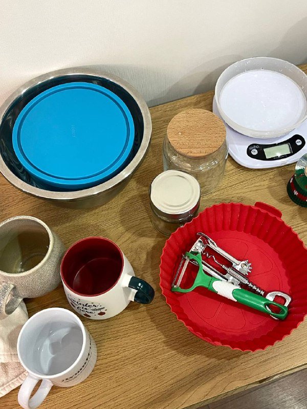 Набор посуды, набор для ванны, кухонные весы, банки, формы, чашки, вазы, столовые приборы 2