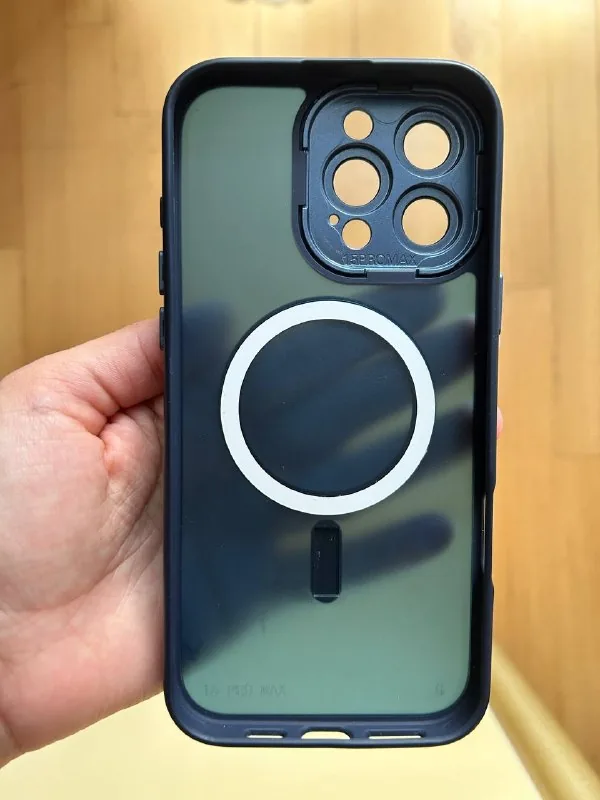 Чехол на iPhone 16 Pro Max 1