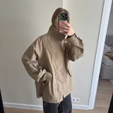 Куртка Mango, свитер H&M, ветровка Zara 10
