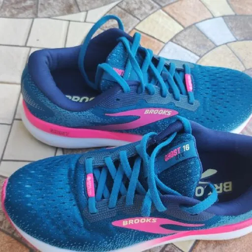 Женские Brooks Ghost 16 GTX, унисекс Mizuno Wave Panthera