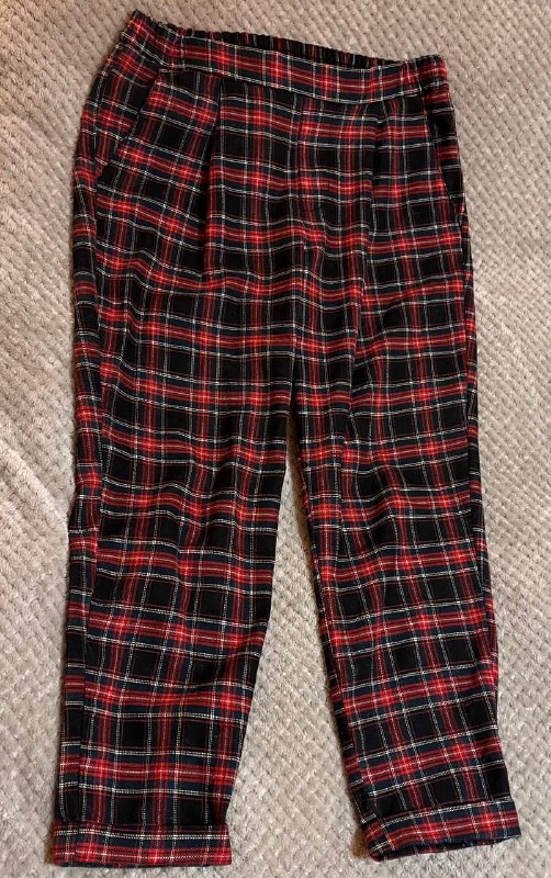 Брюки monki, штаны pull&bear, шорты H&M, блузка, накидка Stradivarius, худи asos, свитшот uniqlo, кардиган, куртка, контейнер 2