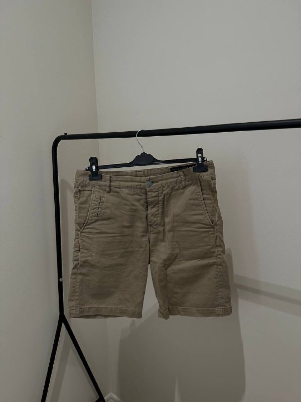 Жилетка L, Худи Travis Scott M, Рубашка чёрная H&M L, Рубашка льняная wrangler L, Шорты M 9