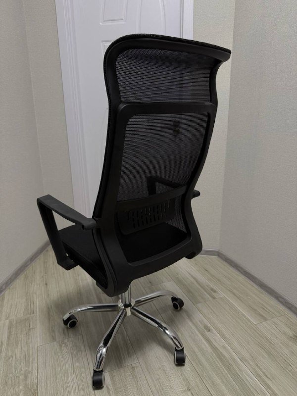 Офисное кресло 3