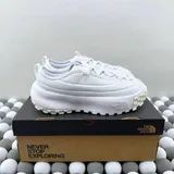 Кроссовки The North Face, джинсы Tommy Hilfiger, Crocs, казаки Michael Kors, трекинговая обувь 1