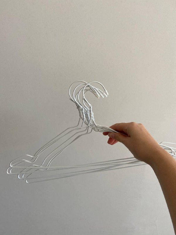 Вешалки для одежды белые и бирюзовые, прорезиненные 4