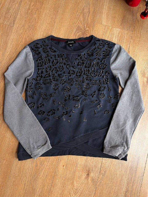 Свитер Pinko, свитшот Max&Co, юбка Urban Outfitters, леггинсы Stefanel 3