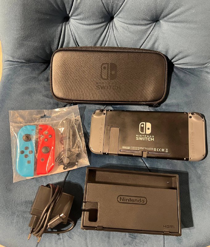 Приставка Nintendo Switch с джойконами и аксессуарами 2