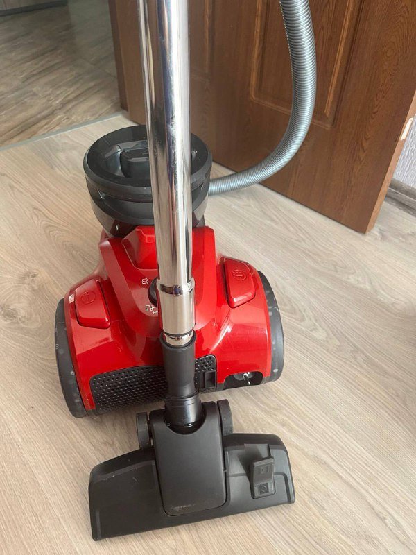 Пылесос Electrolux безмешковый циклонный красный 6