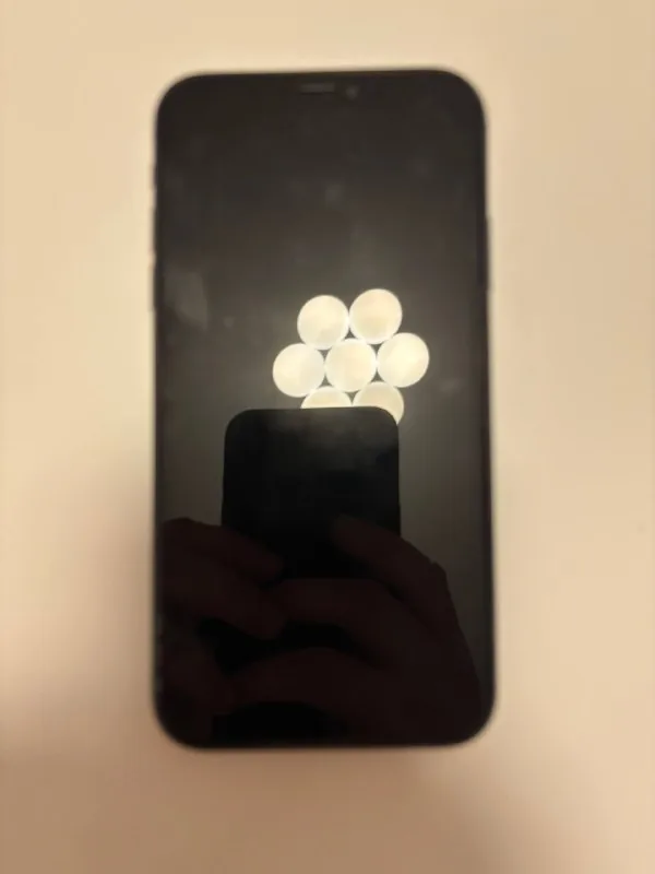iPhone 8, iPhone XR 9
