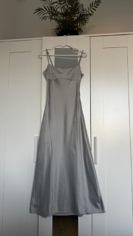 Серебристое сатиновое платье, Голубое вязаное платье с открытой спиной 2