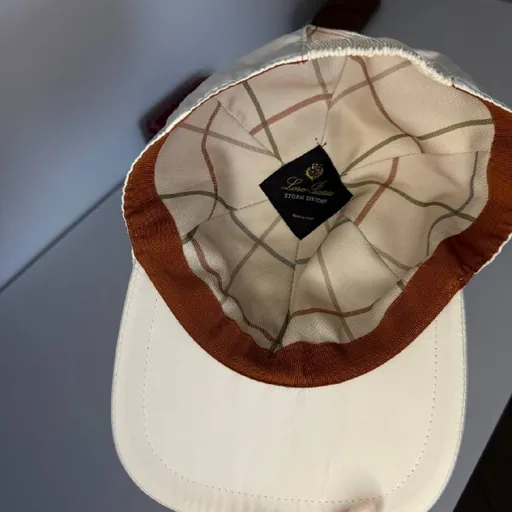 Кепки Loro Piana, Zara