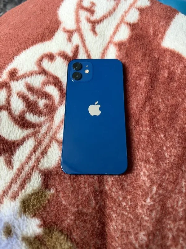 iPhone 12 64 ГБ 1