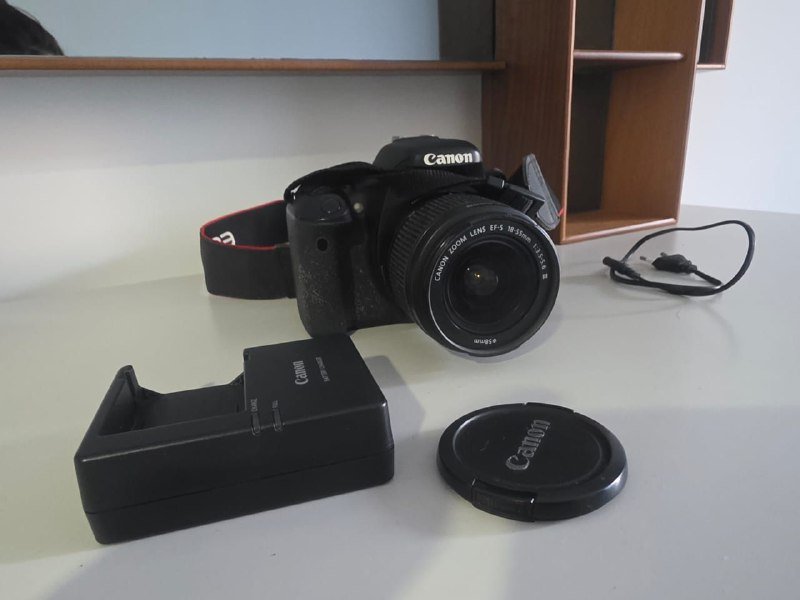 Фотоаппарат Canon с объективом и зарядным устройством 3