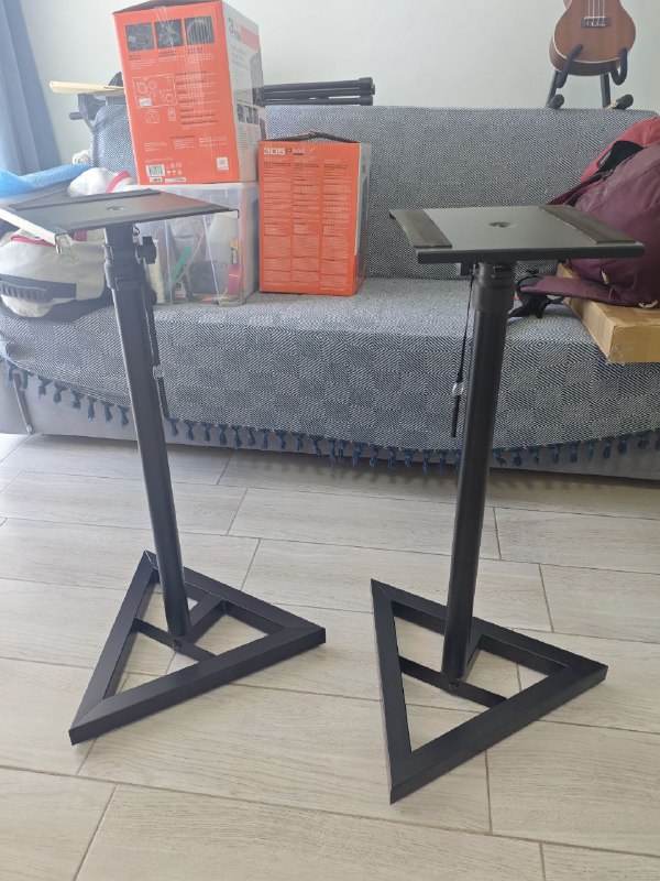 звук. карта Scarlett 2i4, мониторы JBL 305p mkII со стойками, укулеле Lanikai lu21c 3